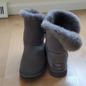 Ugg gray baily button
